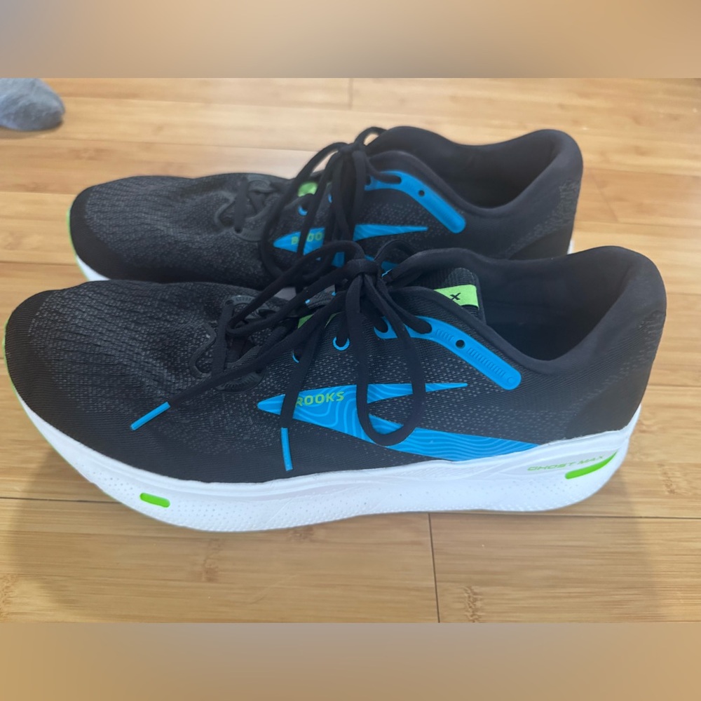 Brooks Black Ghost Max Running Shoes